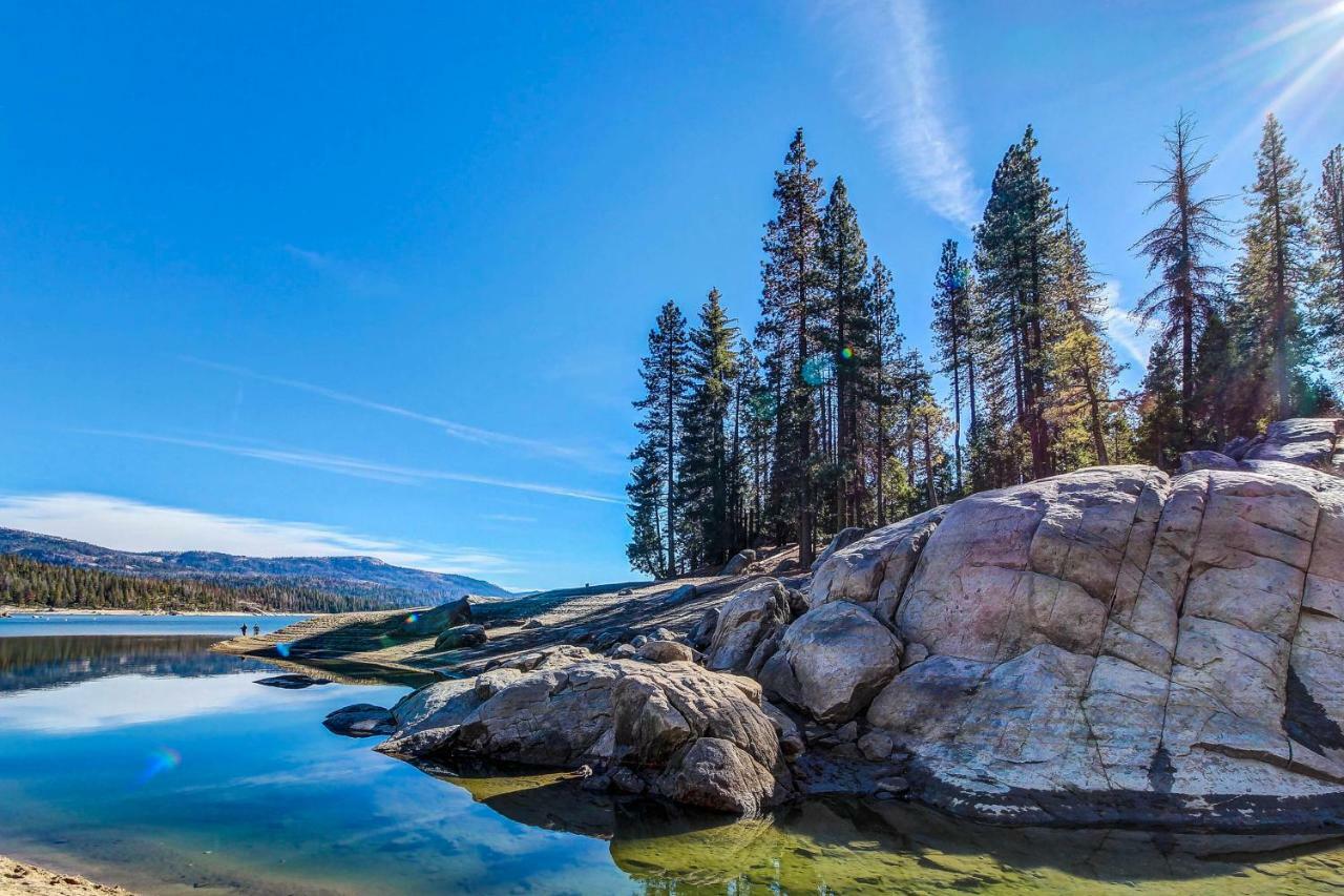 Villa Water'S Edge Retreat à Shaver Lake Extérieur photo